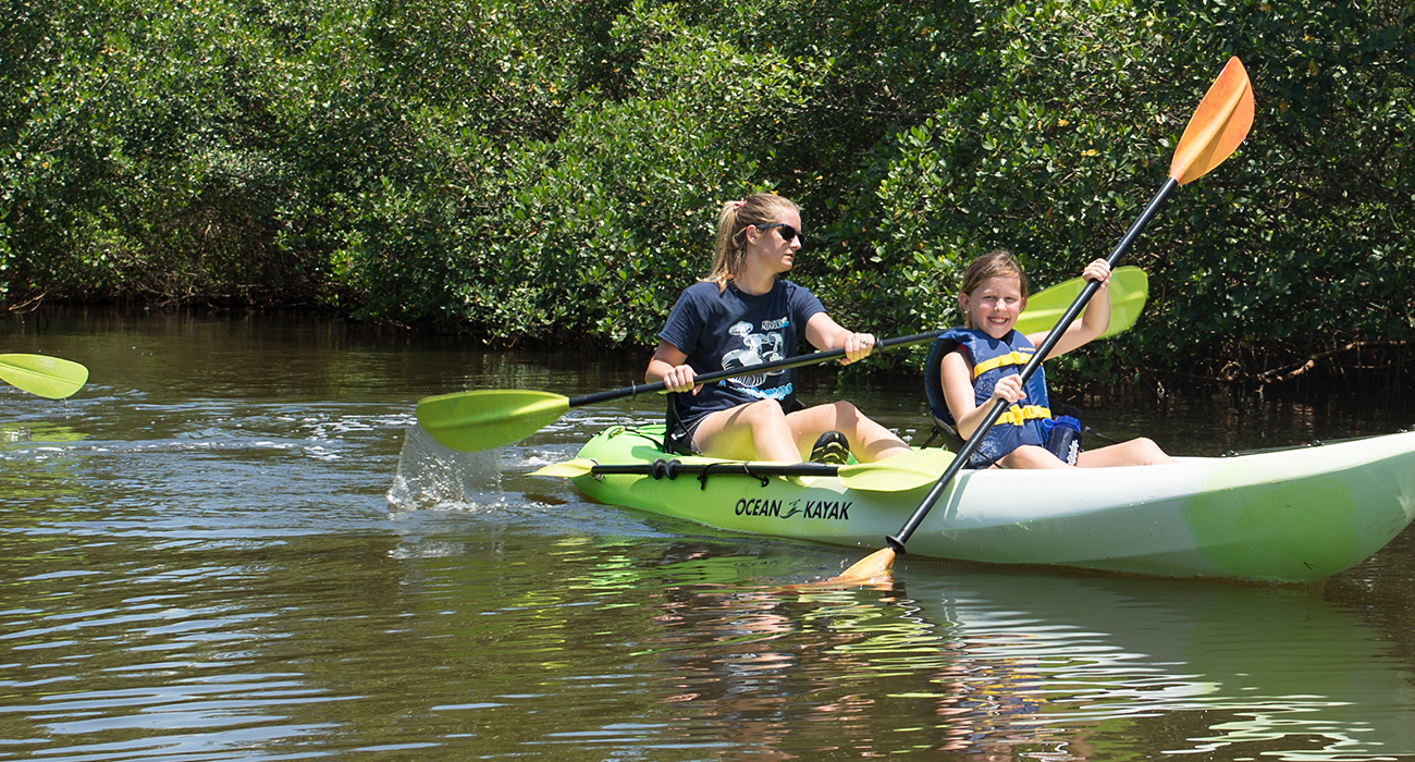 Adult_And_Child_Canoeing