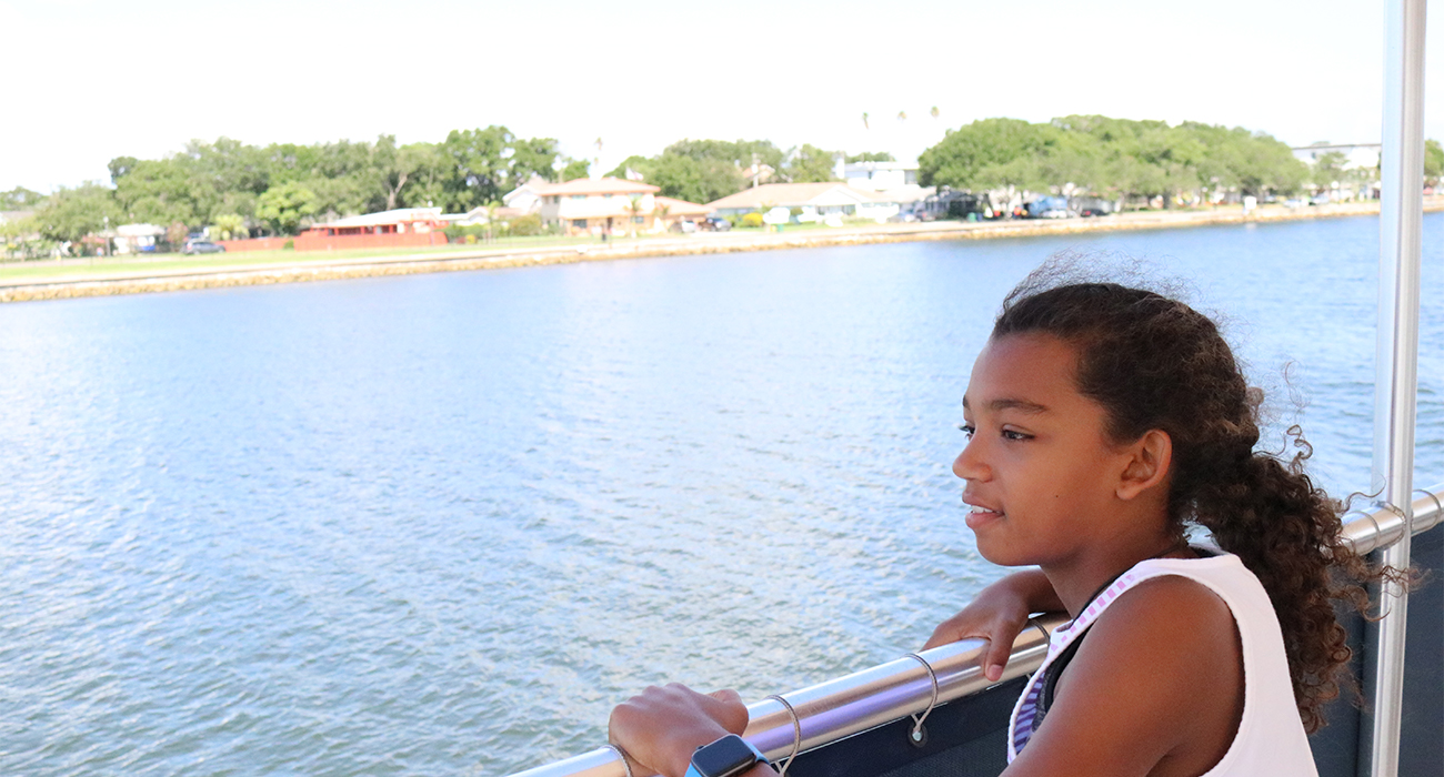 girl_on_boat_looking_at_water