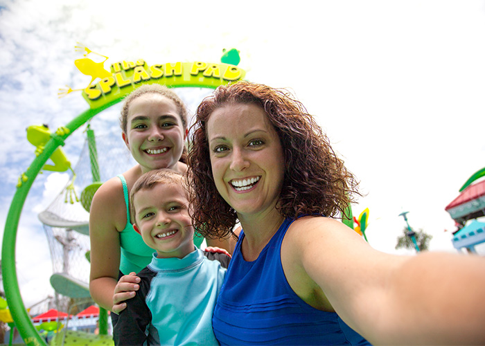 mom_and_kids_at_the_splash_pad_700x500