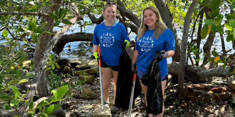 Florida Aquarium volunteers helping clean up around the bay area